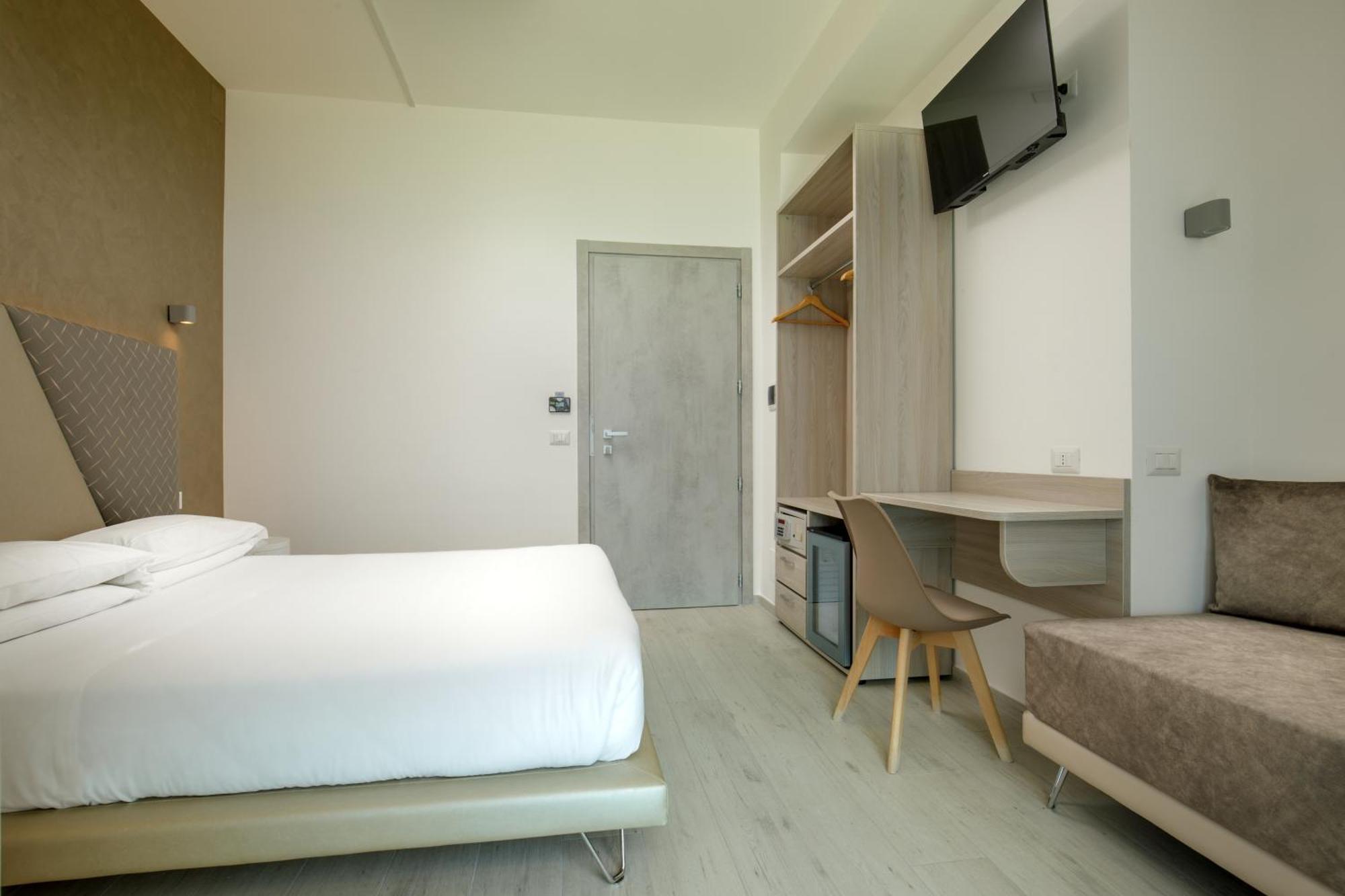 Hotel Tirreno Latina Extérieur photo